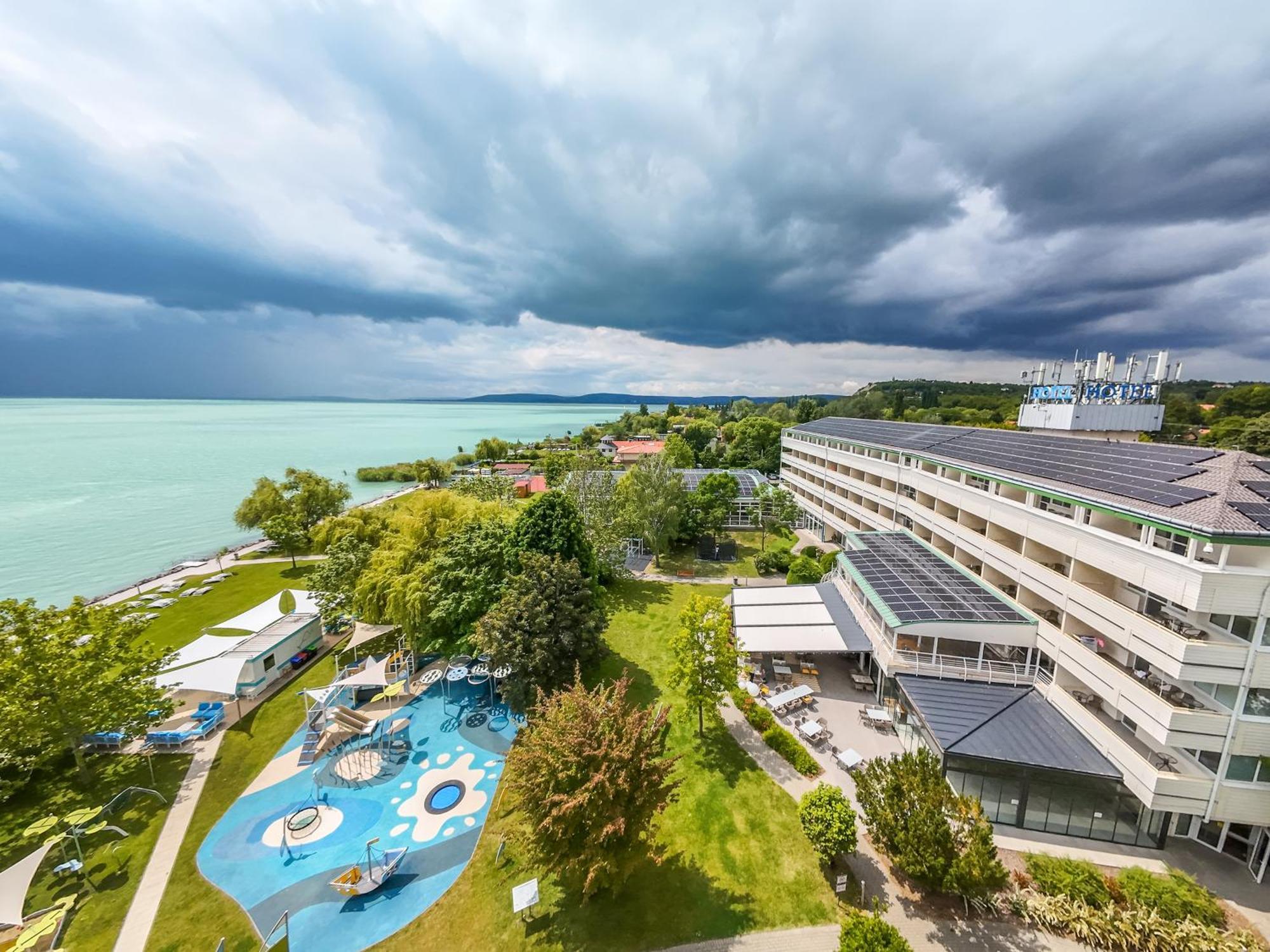 Hotel Marina Port 4*