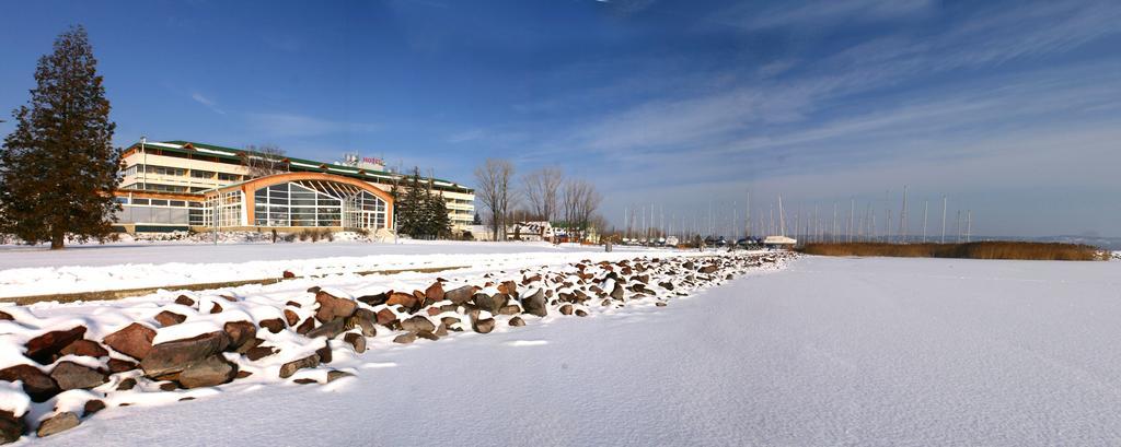 Marina Port Hotel